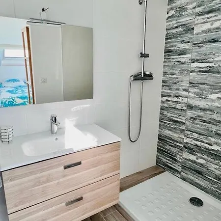 Apartment 2 Pieces, Face A La Saint-Raphael (Var)